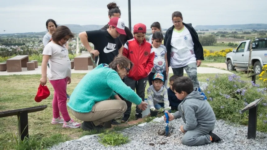 Estudiantes visitaron el Parque Geológico en Balcarce. Noticia de Región Mar del Plata
