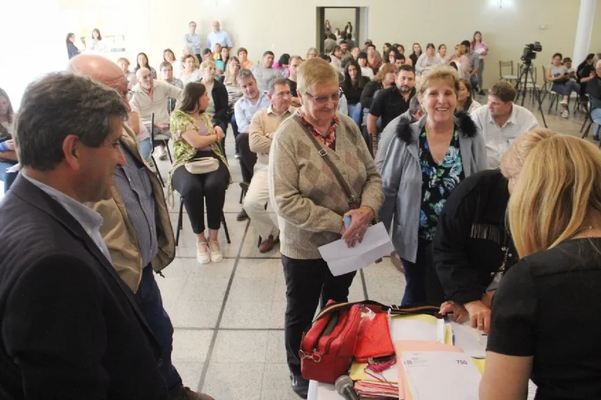 Firman 130 escrituras de viviendas en Loberia. Noticia de Región Mar del Plata