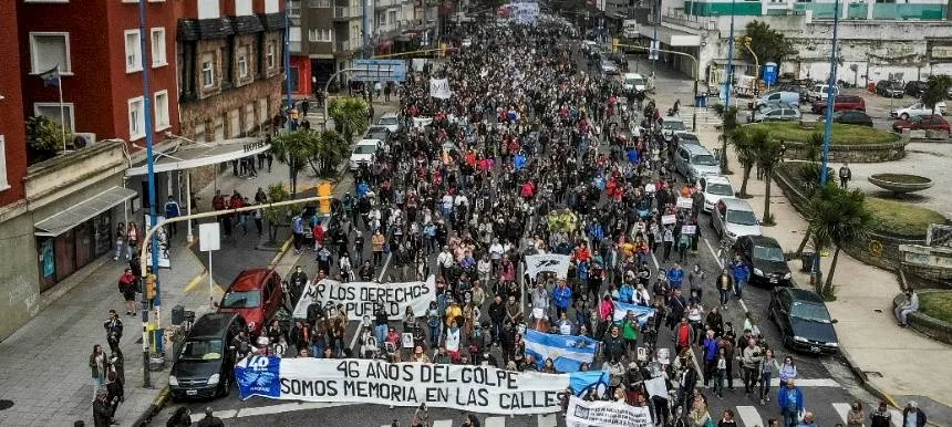 Noticias de Mar del Plata. Importante marcha de organismos en Mar del Plata por los 46 años del último golpe militar