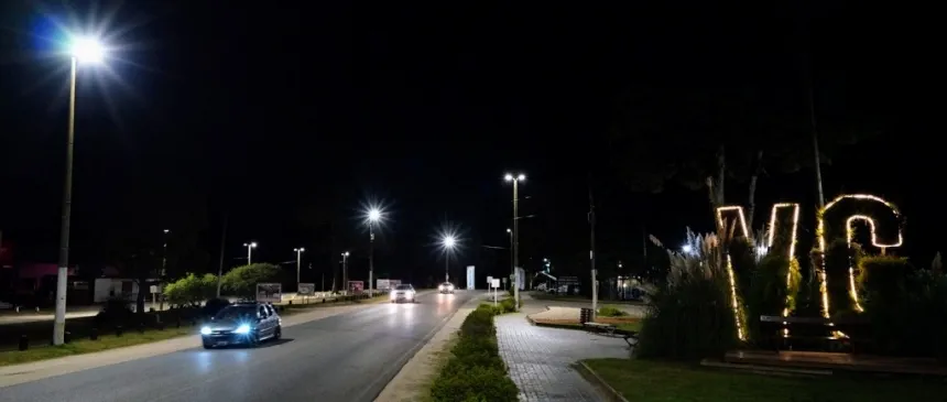 Instalan iluminación LED en los accesos a Villa Gesell en Villa Gesell. Noticia de Región Mar del Plata