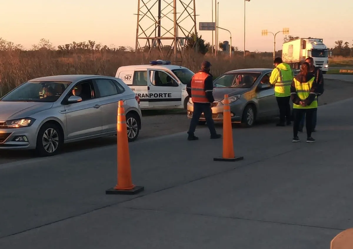 Intensifican operativos para evitar que circulen taxis y remises sin habilitación oficial en Necochea. Noticia de Región Mar del Plata