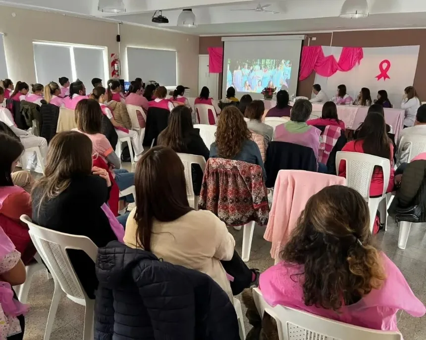 Lobería realizó actividades para prevenir el cáncer de mama en Loberia. Noticia de Región Mar del Plata