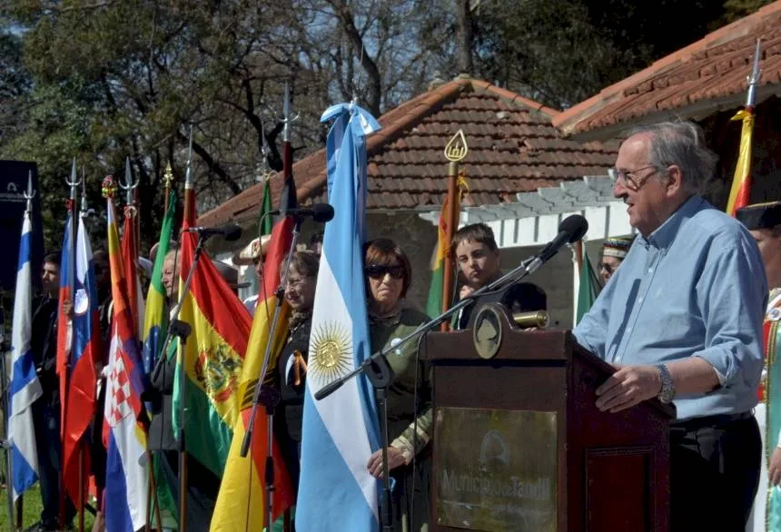 Lunghi hizo un fuerte llamado a la unidad y la paz en Tandil. Noticia de Región Mar del Plata