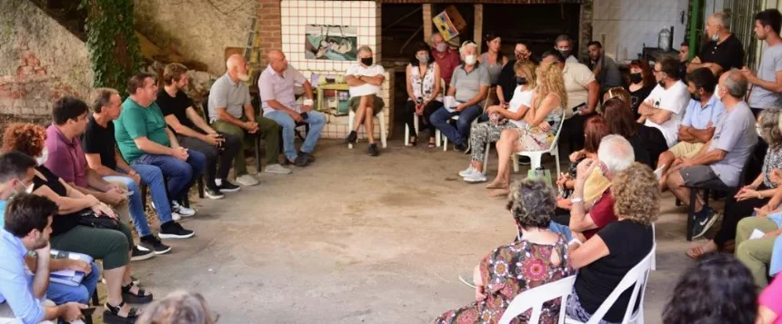 Montenegro se reunió con vecinos del barrio Bosque Alegre en General Pueyrredon. Noticia de Región Mar del Plata