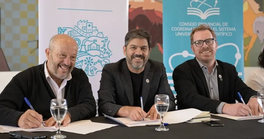Paredi y Bianco firmaron el convenio del programa universitario Puentes en Mar Chiquita. Noticia de Región Mar del Plata