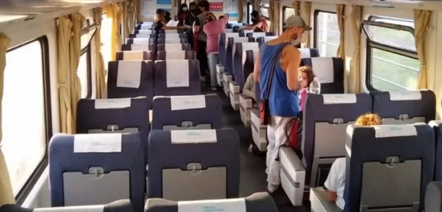 Noticias de Regionales. Piden explicaciones por los trenes con asientos vacíos en plena temporada