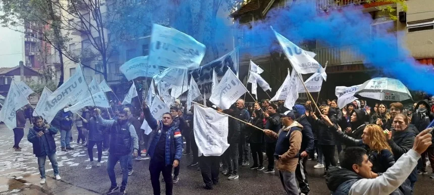 Noticias de Mar del Plata. Protesta de Gastronómicos reclamando equidad salarial