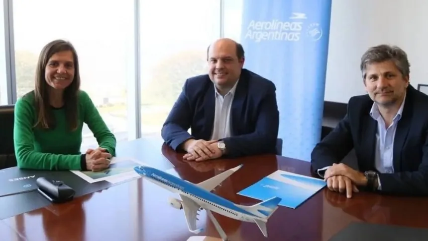 Noticias de Turismo. Raverta mantuvo un encuentro con el titular de Aerolíneas por los nuevos vuelos a Mar del Plata