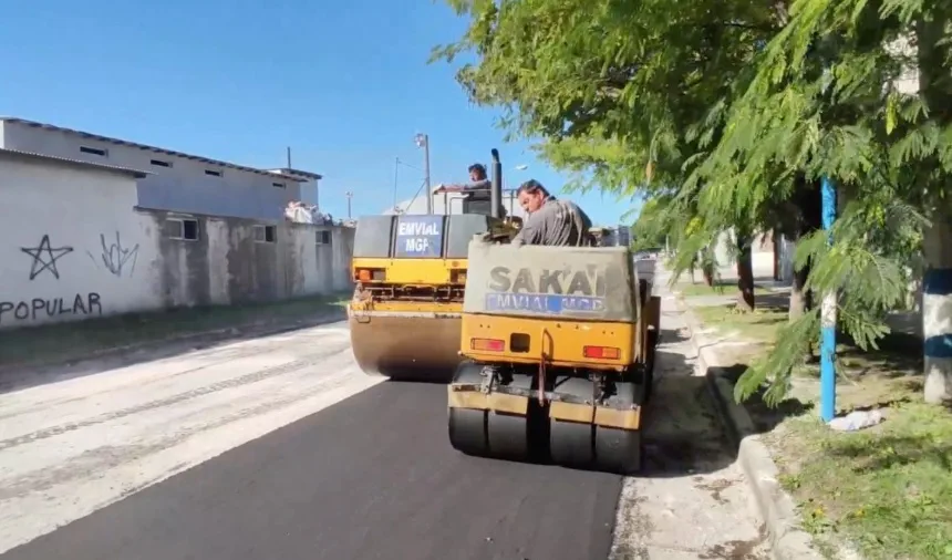 Realizan obras de repavimentación en el barrio Bernardino Rivadavia en General Pueyrredon. Noticia de Región Mar del Plata