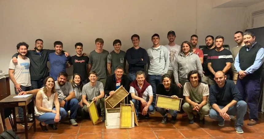 Realizaron un nuevo curso de iniciación apícola en Tandil en Agro y Negocios. Noticia de Región Mar del Plata