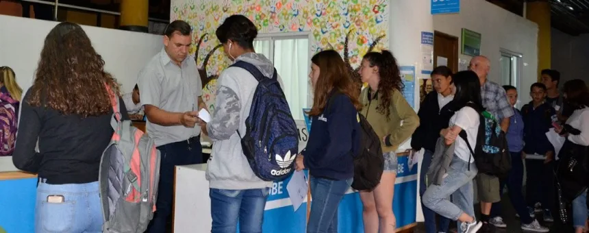 Registraron 780 inscripciones en la apertura del Boleto Estudiantil Gratuito en Necochea. Noticia de Región Mar del Plata