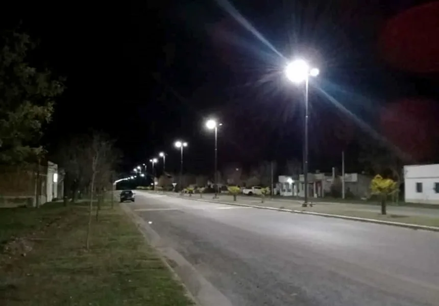 Sigue la incorporación de tecnología LED en diversos barrios en Tandil. Noticia de Región Mar del Plata