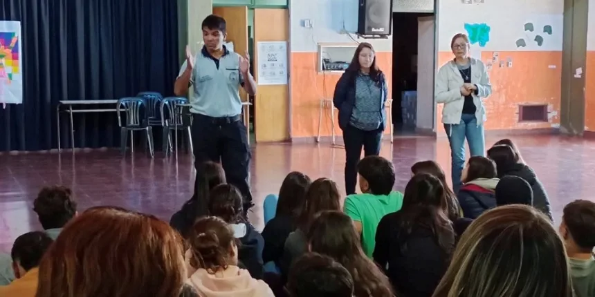 Taller de seguridad víal para estudiantes secundarios en Loberia. Noticia de Región Mar del Plata