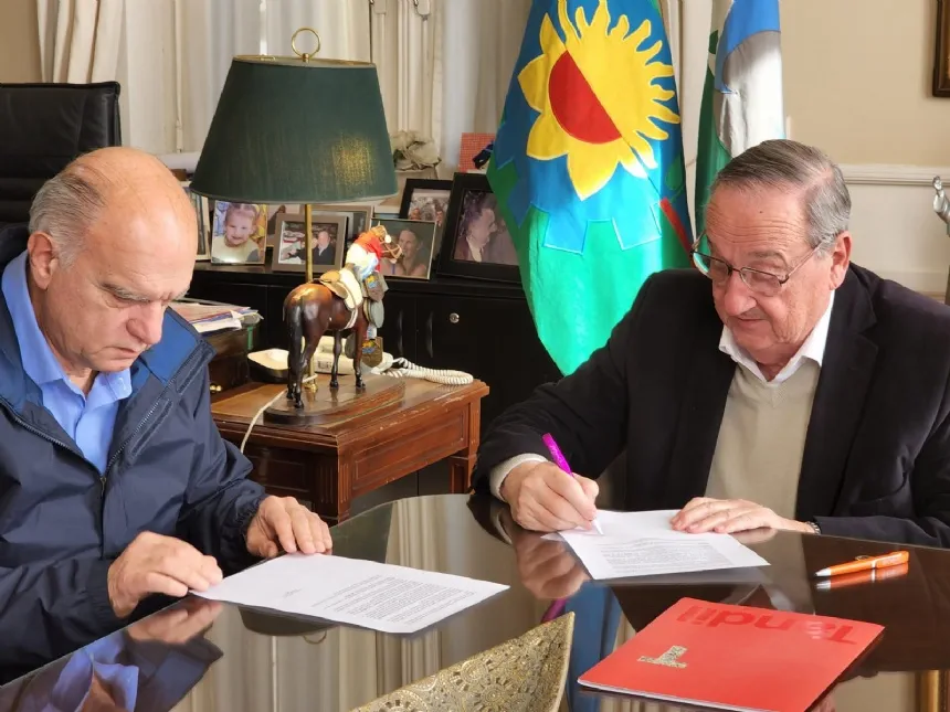 Tandil y Lanús firmaron un convenio de colaboración recíproca en Tandil. Noticia de Región Mar del Plata