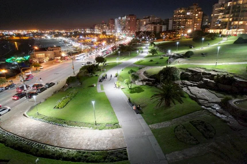 Ya son 53 las plazas repotenciadas con LED en General Pueyrredon. Noticia de Región Mar del Plata
