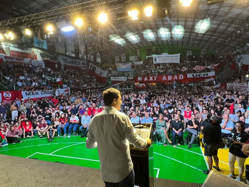 Abad convocó a una multitud en un acto que lo lanza como candidato a Gobernador por la UCR en General Pueyrredon. Noticia de Región Mar del Plata