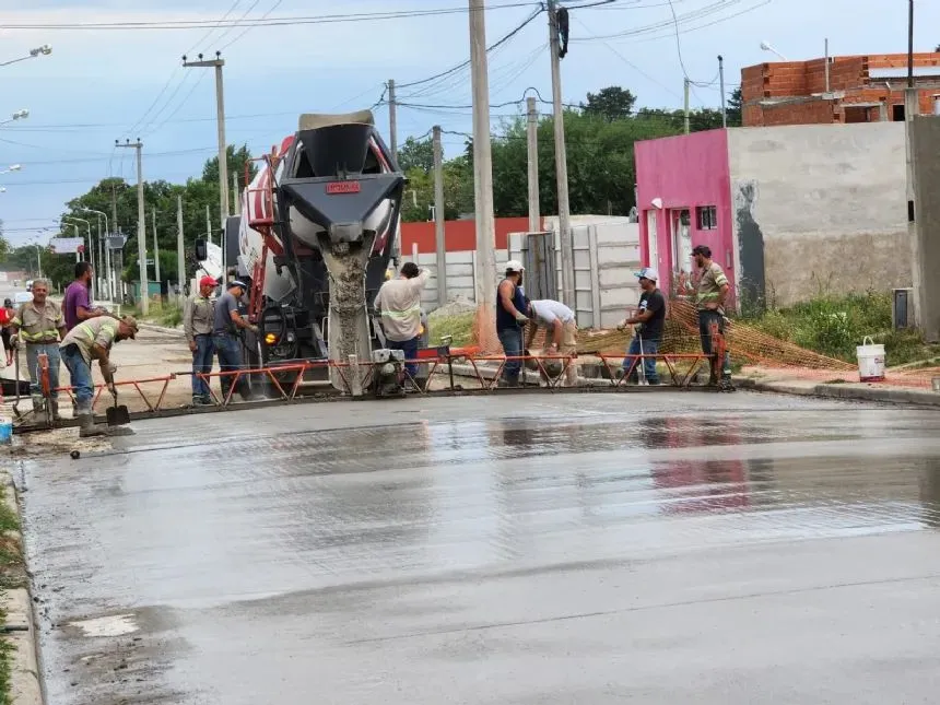 Avanzan las obras de pavimento y cordón cuneta en Tandil. Noticia de Región Mar del Plata