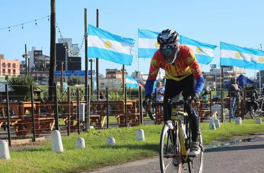 Noticias de Mar del Plata. Competencia de ciclismo en Punta Mogotes