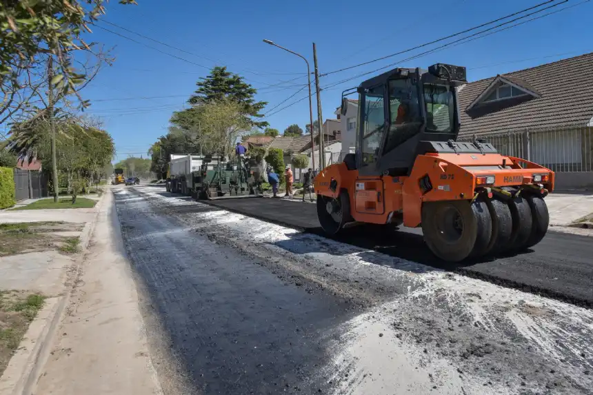 Noticias de Mar del Plata. Continúan las obras de cordón cuneta y pavimentación en el barrio Estrada