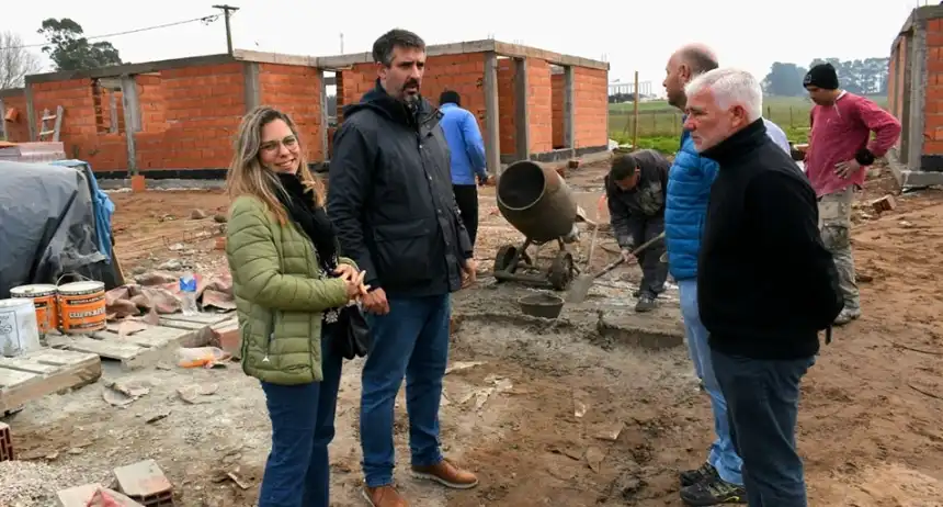 Noticias de Miramar. Ianantuony visitó las obras de viviendas en Otamendi