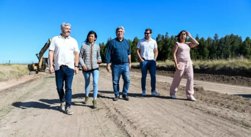 Javier Rodríguez anunció nuevo financiamiento para los caminos rurales de Necochea
