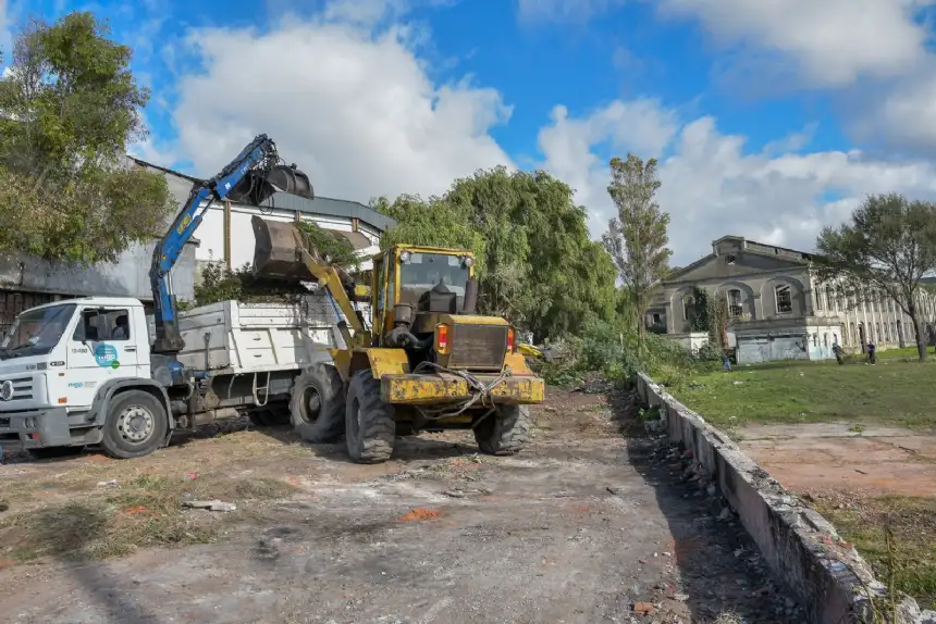 Noticias de Mar del Plata. Limpian 20 toneladas de residuos tras demoler más de 40 casillas abandonadas
