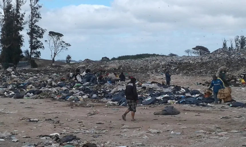Los gobiernos ignoran a los trabajadores del basural en General Pueyrredon. Noticia de Región Mar del Plata
