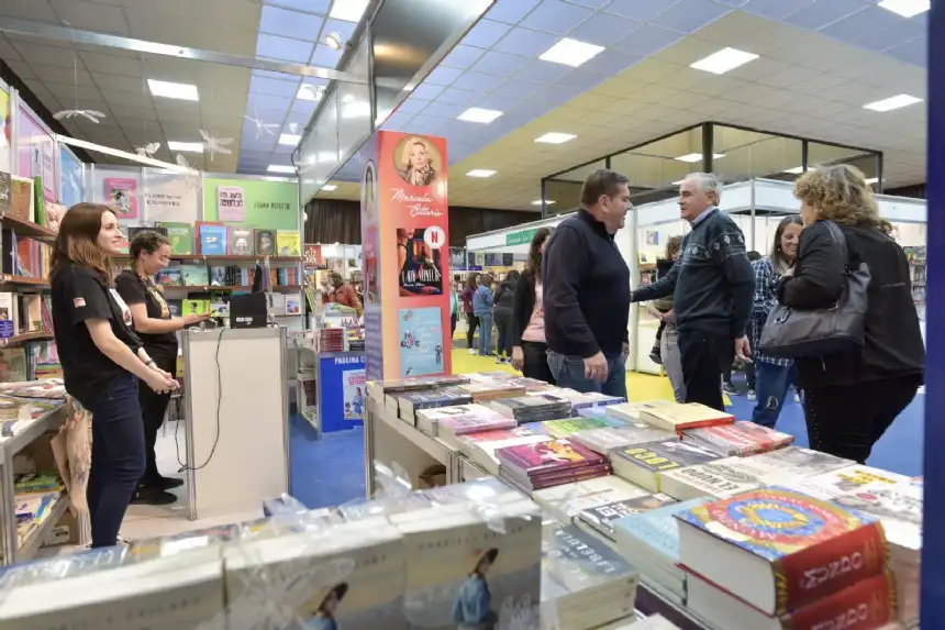 Noticias de Mar del Plata. Montenegro participó de la 18va Feria del Libro de Mar del Plata