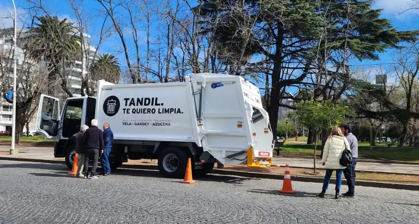 Noticias de Tandil. Nuevo camión recolector para Vela, Gardey y Azucena