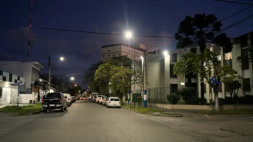 Noticias de Mar del Plata. Obras de iluminación LED de distintos barrios de Mar del Plata