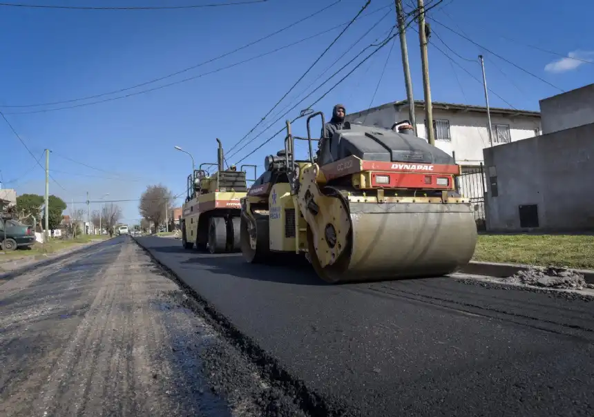 Noticias de Mar del Plata. Obras simultáneas de pavimentación en cuatro barrios