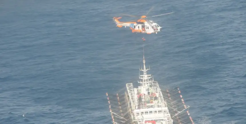 Noticias de Mar del Plata. Prefectura evacuó a un tripulante de un buque pesquero