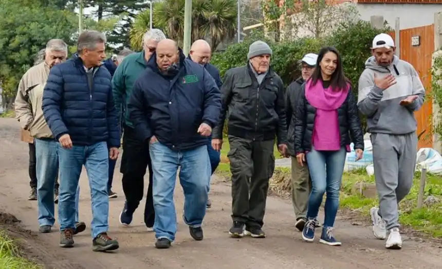 Noticias de Mar del Plata. Pulti se reunió con vecinos de Jardín de Stella Maris