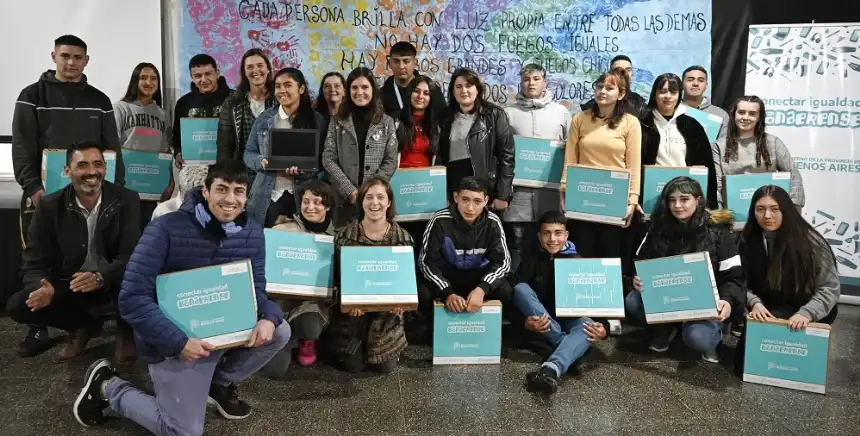 Noticias de Mar del Plata. Raverta participó de la entrega de equipos del Programa Conectar Igualdad