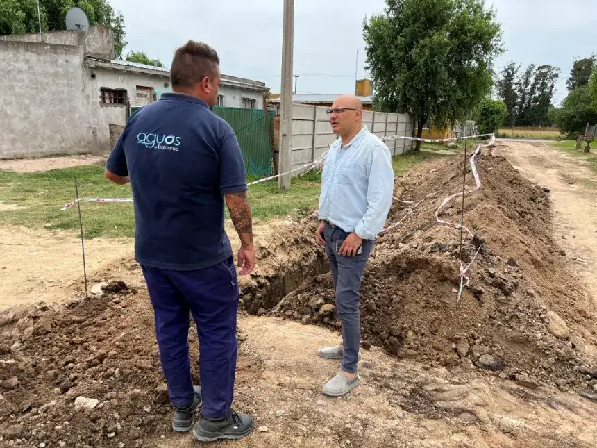 Reino visitó obras de extesión de la red de agua en Balcarce. Noticia de Región Mar del Plata