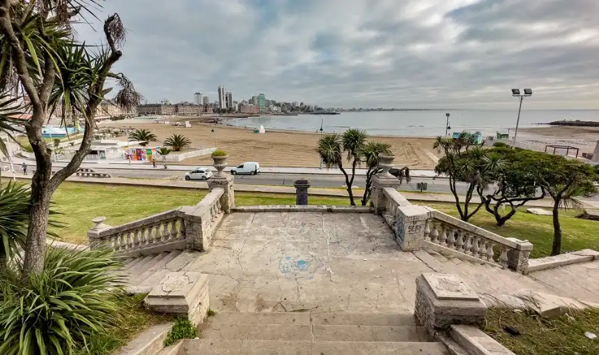 Noticias de Mar del Plata. Restauran la escalera del Paseo General Paz que data de 1908