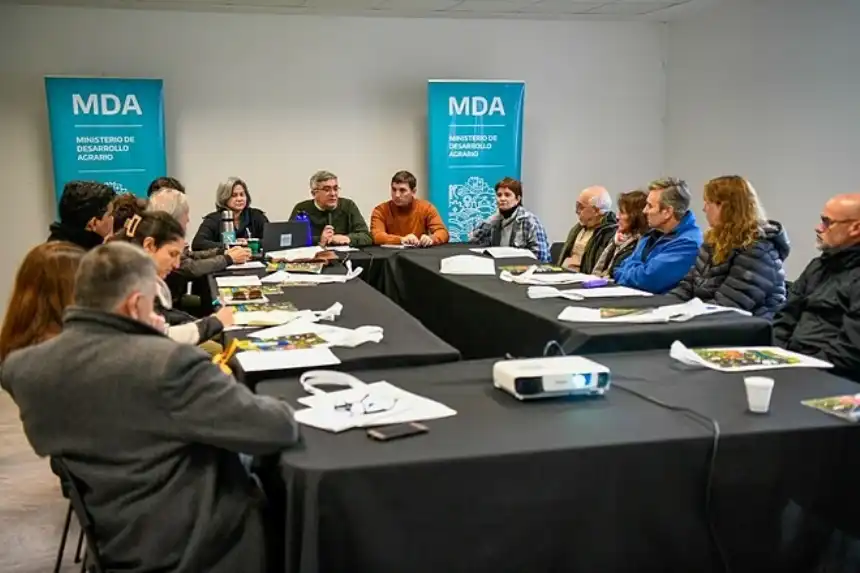 Noticias de Agro y Negocios. Reunión de la Mesa Frutícola Provincial