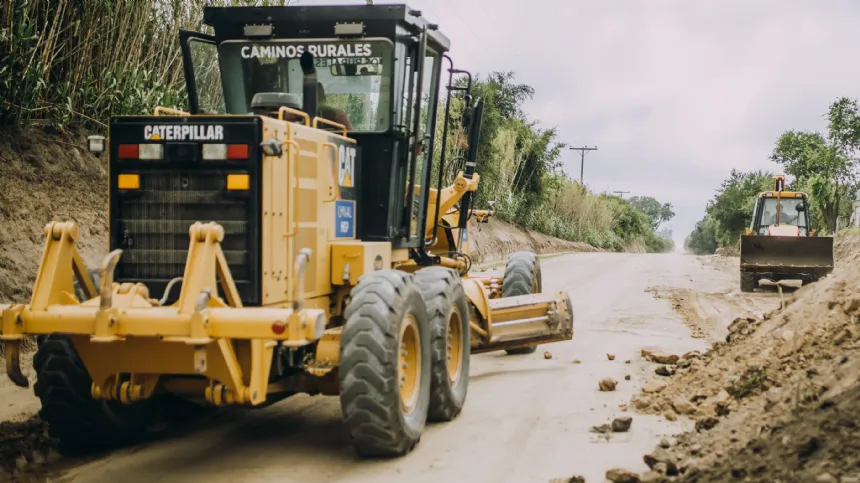 Tareas de mantenimiento en caminos rurales en General Pueyrredon. Noticia de Región Mar del Plata