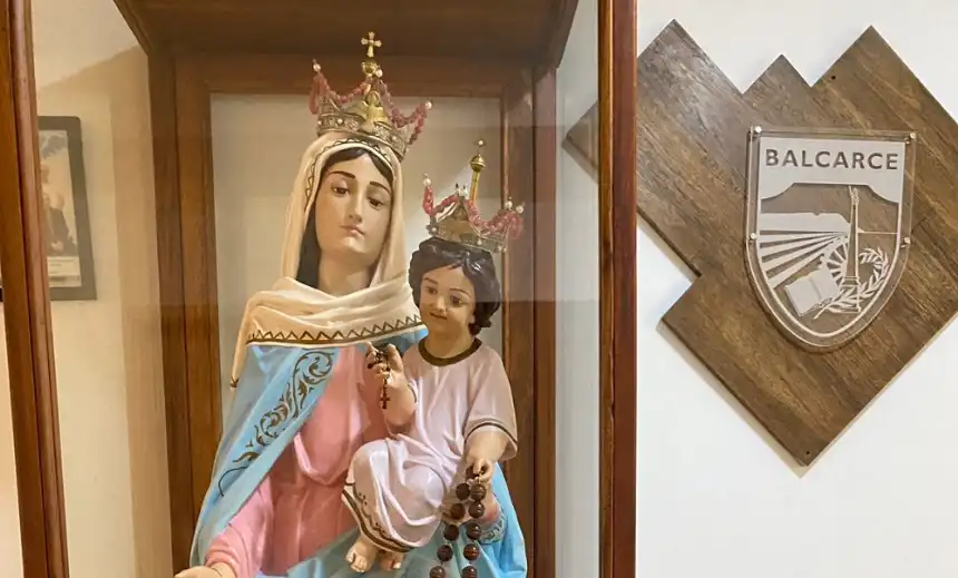 Noticias de Balcarce. Una réplica de la Virgen de San Nicolàs se emplazada en el Paseo de la Cantera