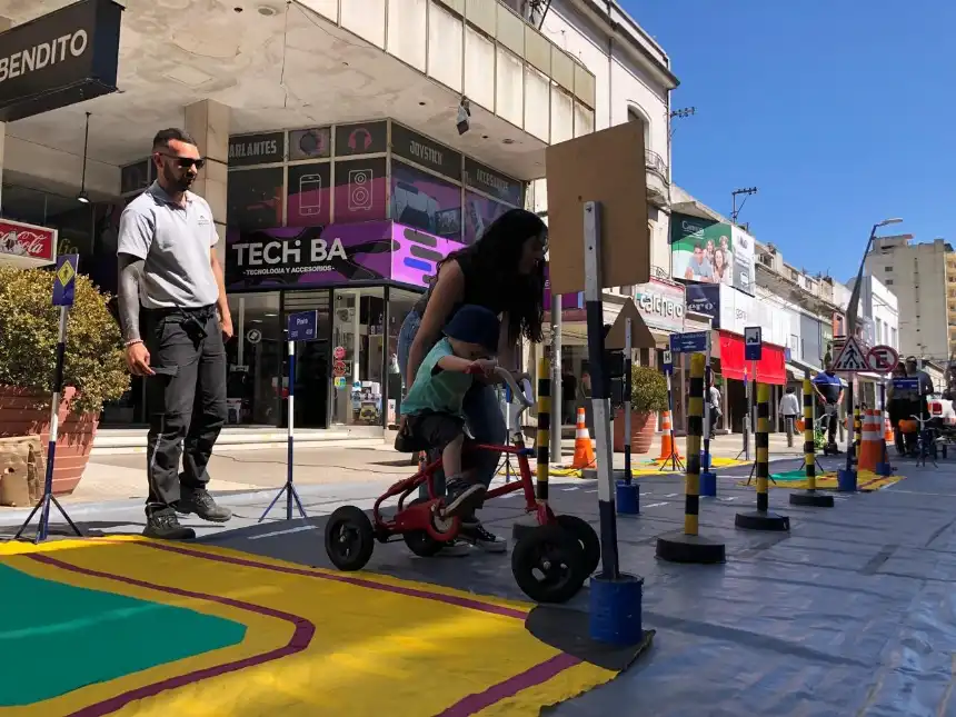 Noticias de Tandil. Actividades de concientización vial en la peatonal