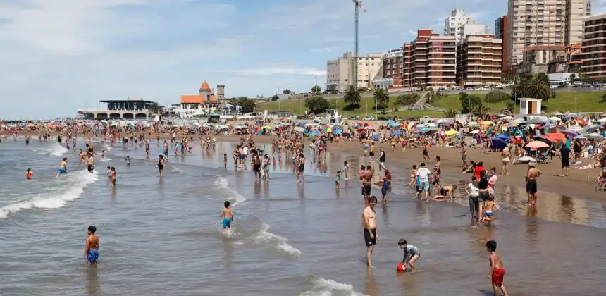 Noticias de Turismo. Arribaron a Mar del Plata más de 660 mil turistas durante la primera quincena de enero