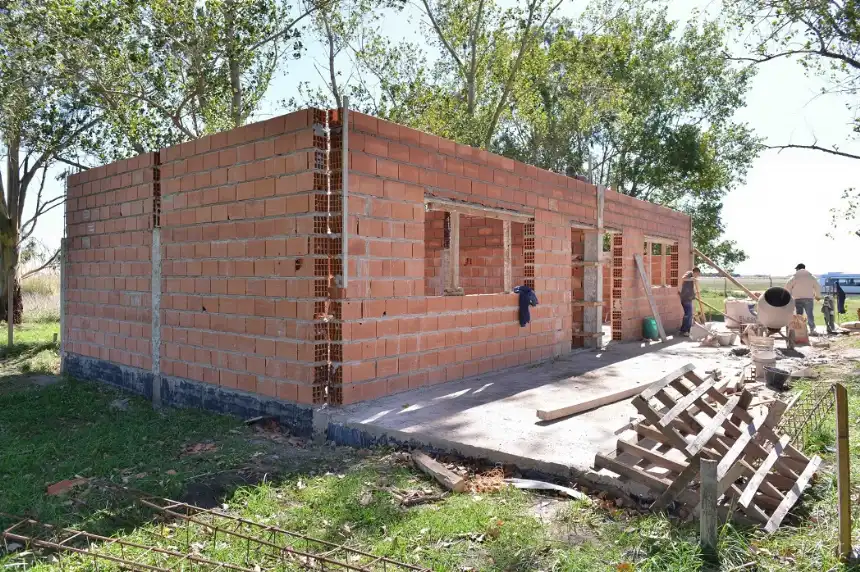 Noticias de Mar Chiquita. Avanza la construcción de dos aulas en la Secundaria 7 de Mar Chiquita