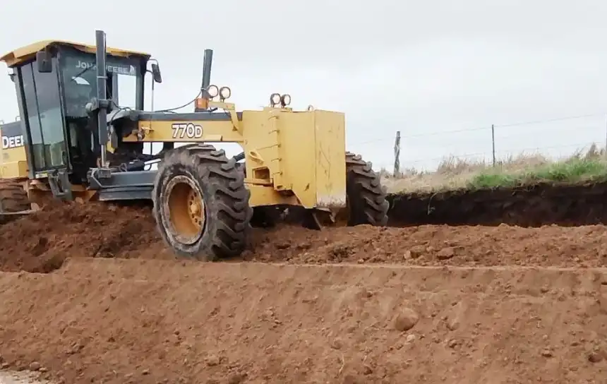 Noticias de Loberia. Avanzan las obras de entoscado en el acceso al Parque Eólico La Elbita