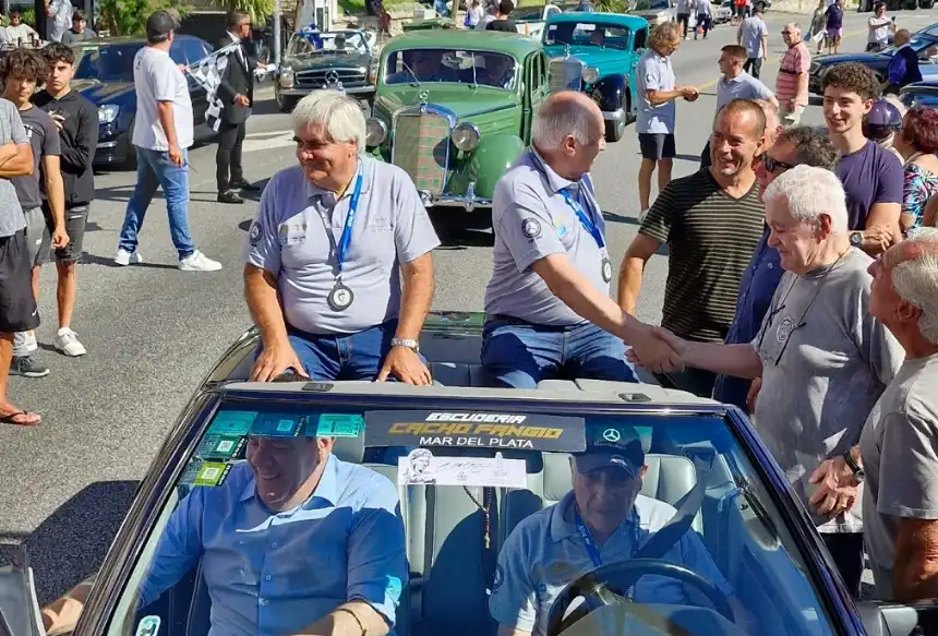 Noticias de Turismo. Conmemoraron en Mar del Plata aniversario de la victoria de Fangio en Playa Varese
