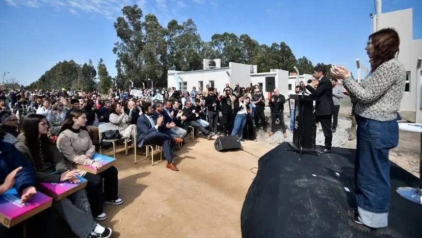 Noticias de Loberia. Kicillof entregó viviendas y destacó el rol del Estado