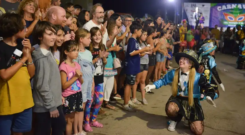 Noticias de Turismo. Mar Chiquita vive un fin de semana largo a puro carnaval