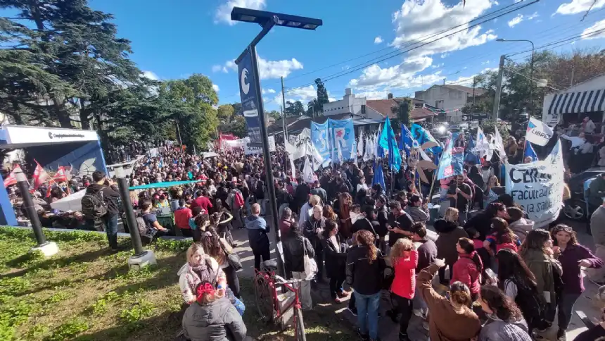Noticias de Mar del Plata. Mar del Plata se une en la Marcha Federal Universitaria por la educación pública