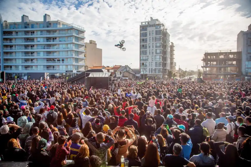 Noticias de Turismo. Más de 315 mil personas disfrutaron del Enduro del Invierno en Mar del Plata