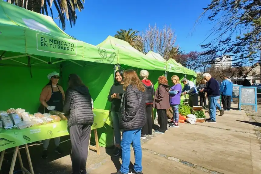 Noticias de Necochea. Primera edición de El Mercado en la Villa balnearia