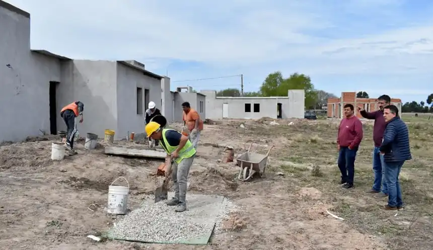 Noticias de Miramar. Reanudan obras de viviendas en el Barrio Aeroparque de Miramar